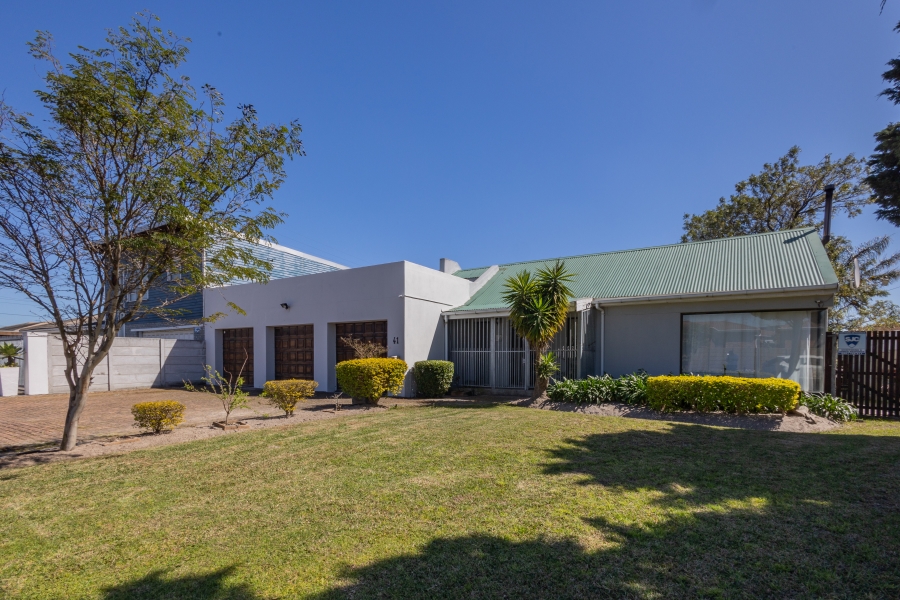 4 Bedroom Property for Sale in Rouxville Western Cape